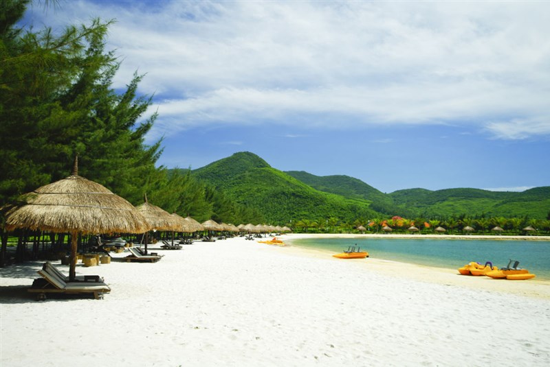 8 bãi biển Nha Trang "tuyệt đẹp" không thể bỏ qua